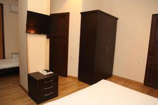 Отель Daniel Boutique Hotel Ереван Трехместный номер Делюкс-10