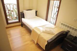 Отель Daniel Boutique Hotel Ереван Трехместный номер Делюкс-14