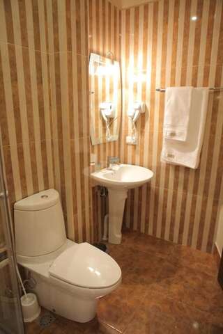 Отель Daniel Boutique Hotel Ереван Трехместный номер Делюкс-20